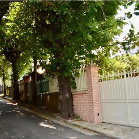 Semesterbostad Maison La Campagne A Paris
